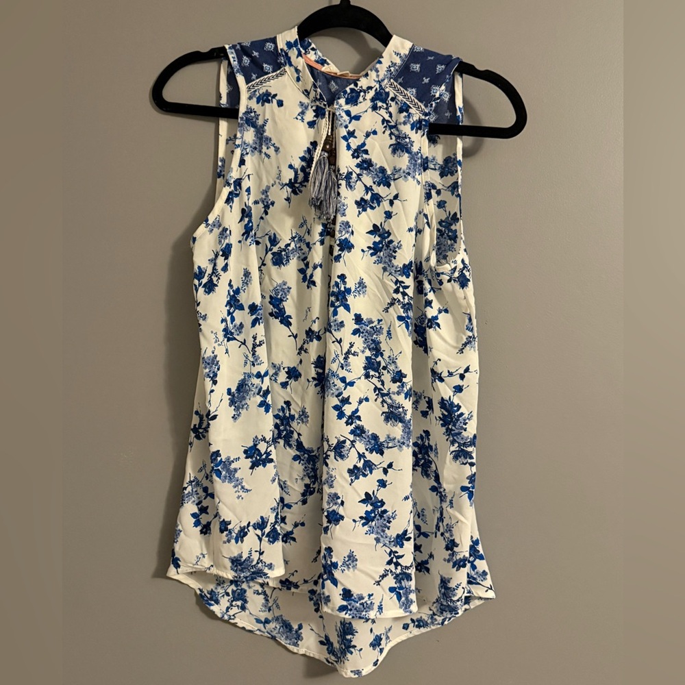 Sleeveless Blue Floral Tassel Top